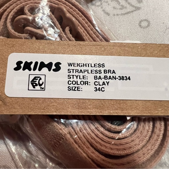 SKIMS Weightless Strapless Bra | Color: Clay | NEW/NWT!!🖤 - Picture 11 of 13
